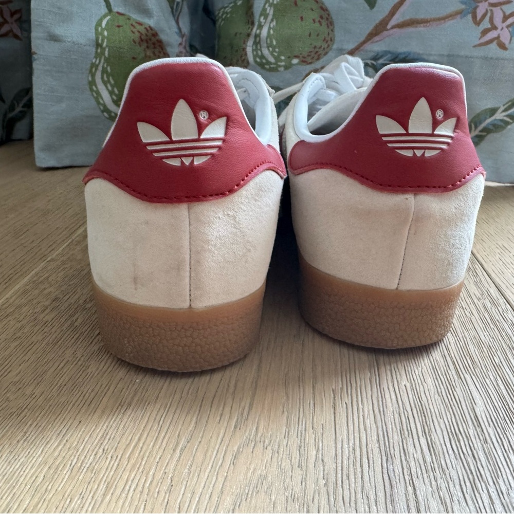 Adidas Gazelle Cream and Red Sneakers - Picture 4 of 6
